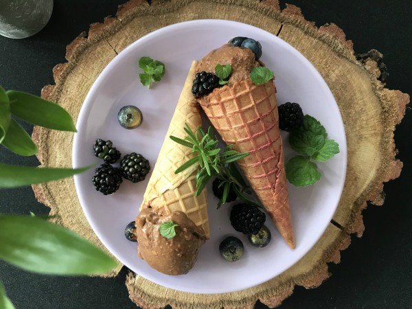 Wegańskie lody batatów z masłem orzechowym